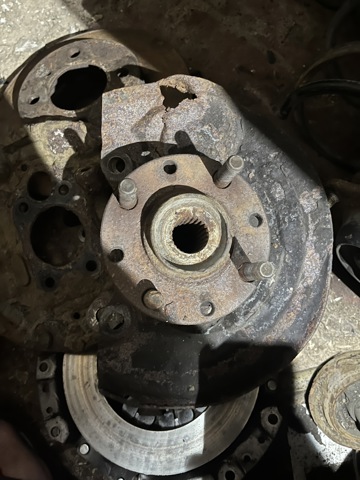 Маточина колеса передня MB948961 MITSUBISHI
