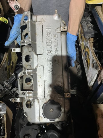Кришка маслозаливной горловини MD132260 MITSUBISHI