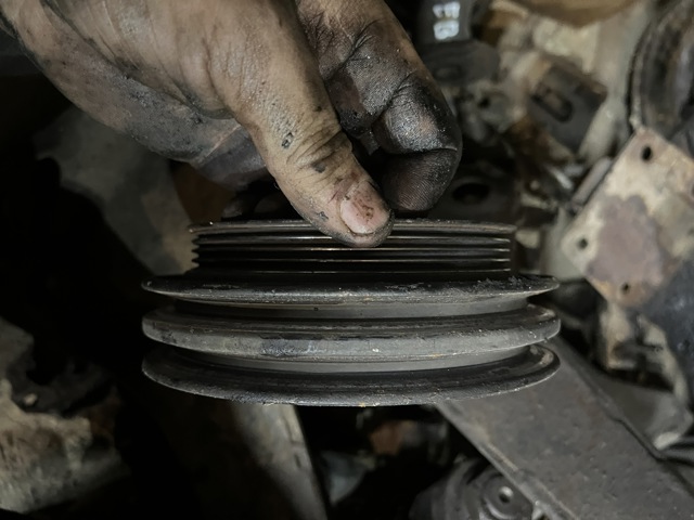 Шків водяної помпи MD303249 MITSUBISHI
