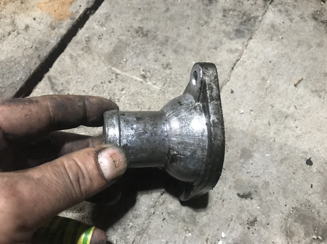 Корпус термостата в зборі Міцубісі Паджеро SPORT I