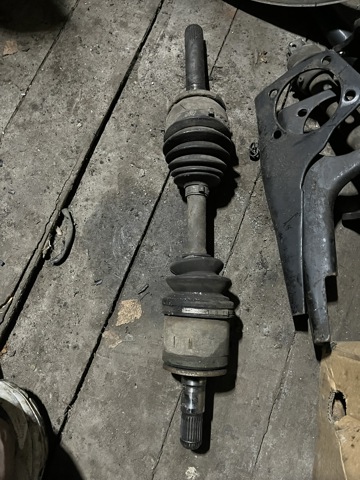 Піввісь передня ліва MN107601 MITSUBISHI