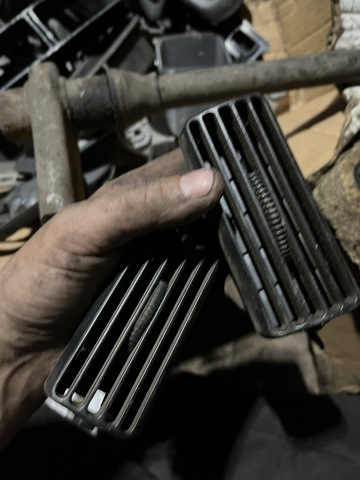 Решітка повітропровода MR117491 MITSUBISHI