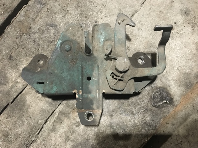 Запор капота (замок і привід замка капота) MR144487 MITSUBISHI