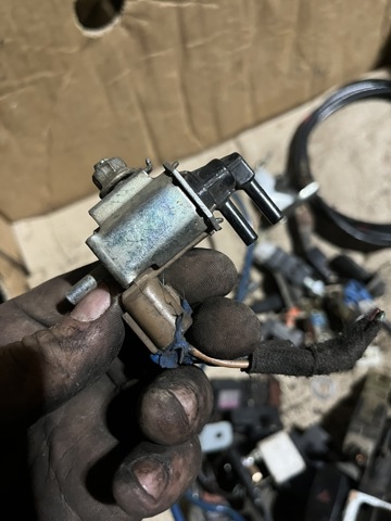 Клапан соленоїд регулювання заслонки EGR MR204853 MITSUBISHI