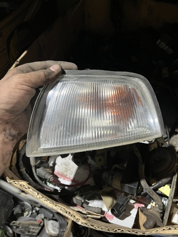 Лівий покажчик повороту MR241677 MITSUBISHI