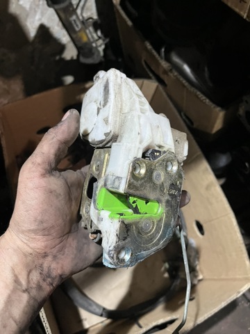 Замок передніх пасажирських дверей MR264567 MITSUBISHI