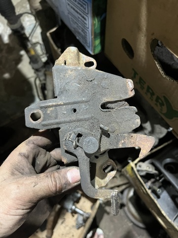 Замок кришки капота MR280776 MITSUBISHI