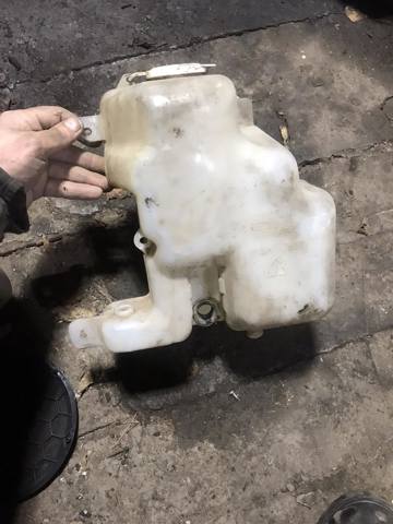 Водяний бачок омивача скла MR322345 MITSUBISHI