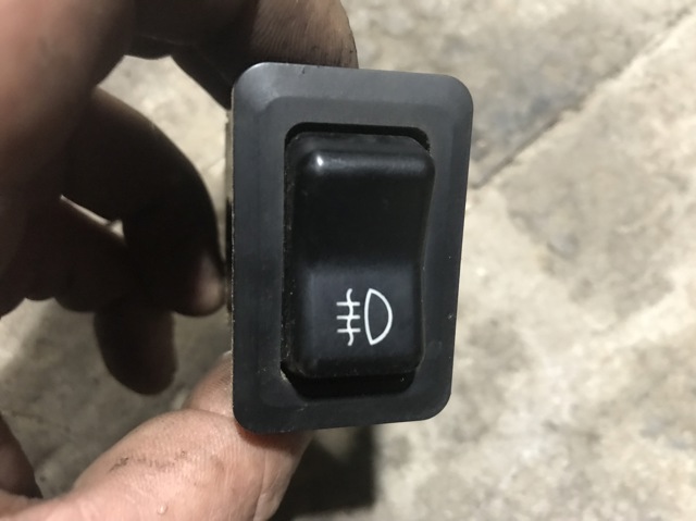 Кнопка включення ПТФ задніх MR330576 MITSUBISHI