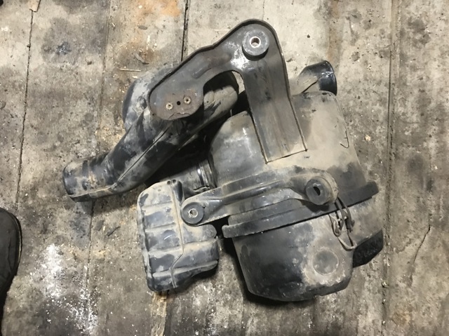 Корпус повітряного фільтра, верхня частина MR355690 MITSUBISHI