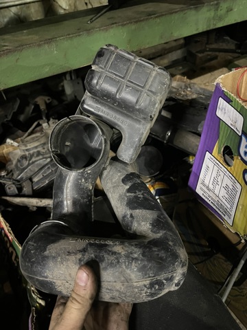 Повітрозабірник повітряного фільтра MR355692 MITSUBISHI