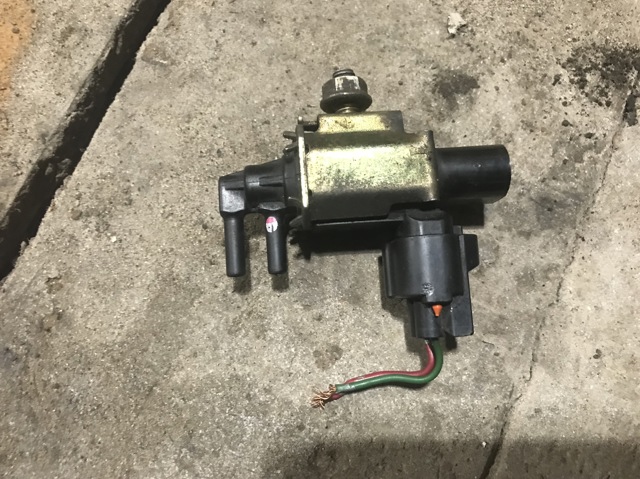Клапан соленоїд регулювання заслонки EGR MR404682 MITSUBISHI