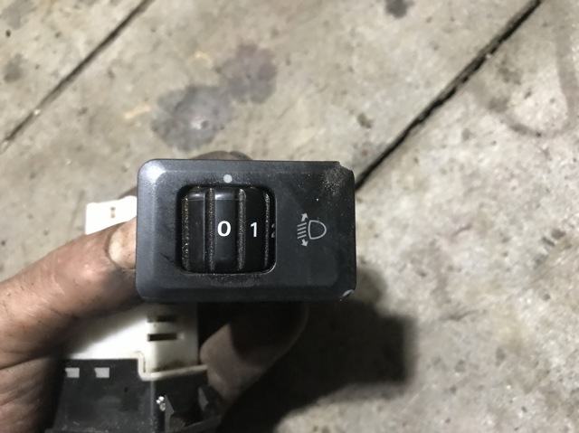 Кнопка коректора фар MR489690 MITSUBISHI