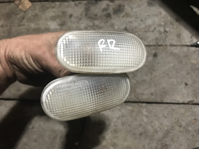 Повторювач повороту в крило MR574781 MITSUBISHI