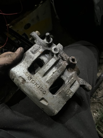Супорт гальмівний, передній, правий MR977363 MITSUBISHI