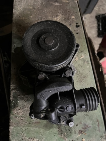 Помпа водяна, (насос) охолодження PEB102470L LAND ROVER
