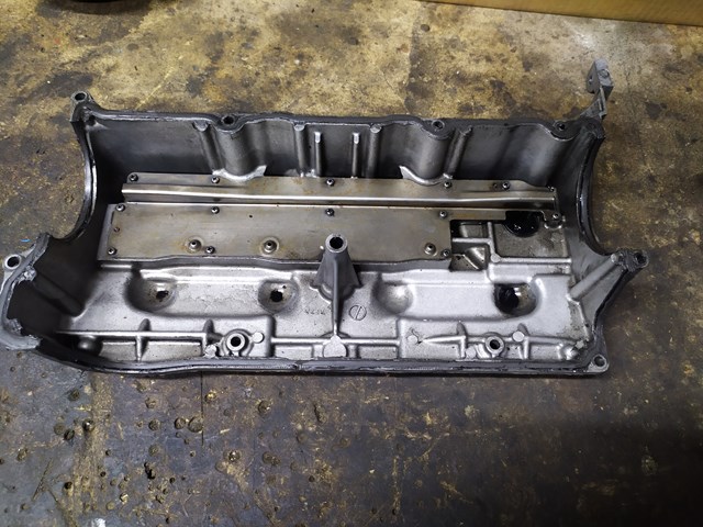 Кришка клапанна RF2A10220C MAZDA