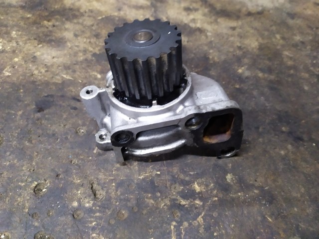 Насос охолоджуючої рідини RF2A15100B MAZDA