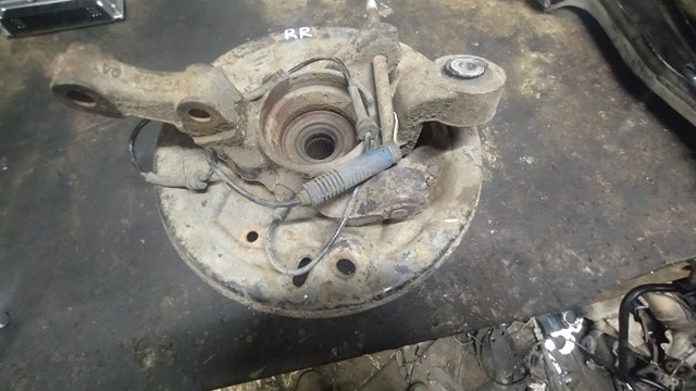 Кулак поворотний правий RLH000140 LAND ROVER