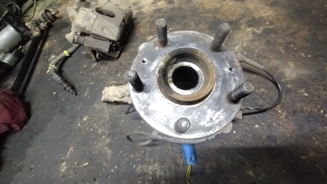 Цапфа передні праві RUB000040 LAND ROVER