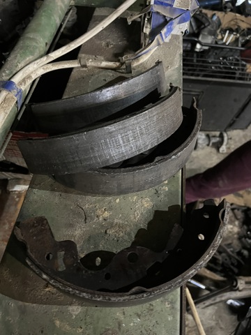 Колодки гальмівні задні, барабанні SFS000030 LAND ROVER