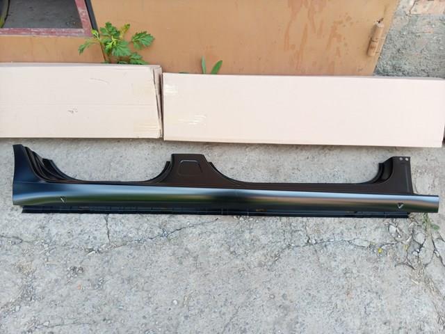 Поріг зовнішній правий 6V6809602C VAG