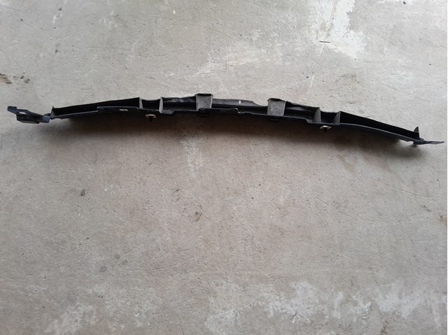 Кронштейн бампера заднього, центральний 9825842380 PEUGEOT