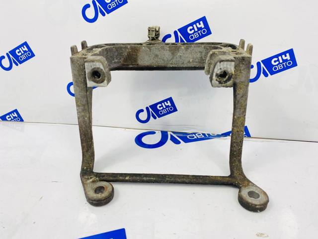 Кронштейн подушки (опори) двигуна, лівої 112225095R RENAULT