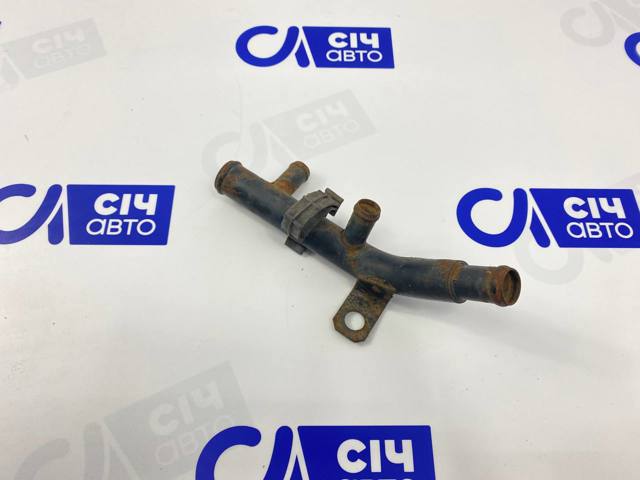 Патрубок системи охолодження 2D0121065 VAG