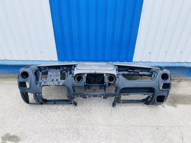 Передня панель 681000035R RENAULT