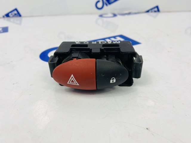Кнопка включення аварійного сигналу 8200214896 RENAULT