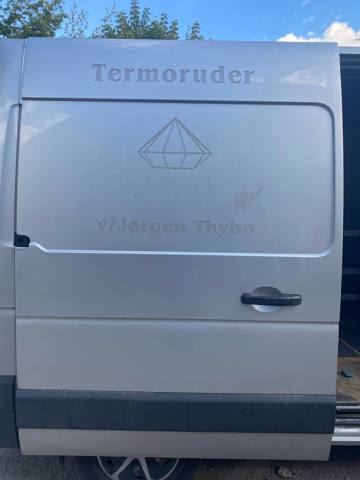 Двері бічні (зсувні), права 821000245R RENAULT