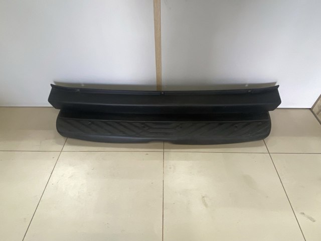 Кожух бампера заднього 9068803271 MERCEDES