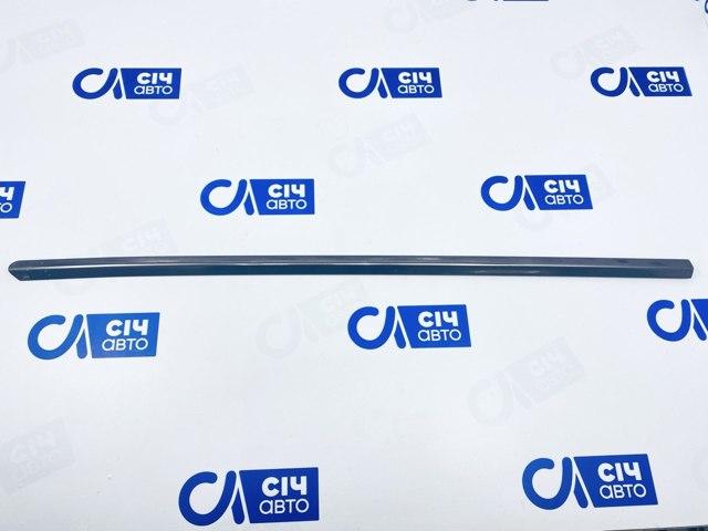 Молдинг опускного скла дверей передньої, правої A2106900880 MERCEDES