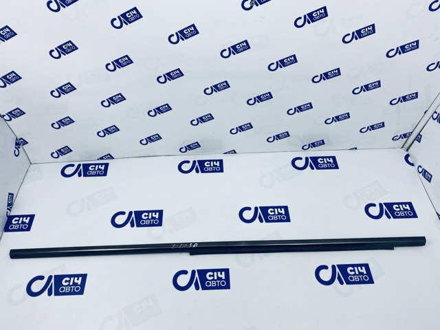 Ущільнювач скла задніх дверей лівих, зовнішній (планка) A2107350165 MERCEDES