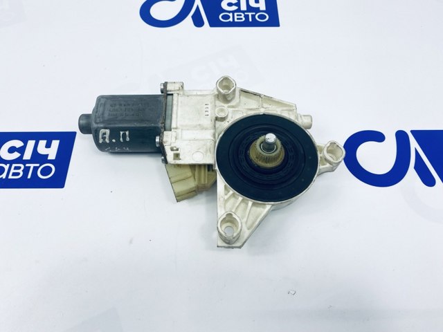 Мотор склопідйомника дверей передніх, правих A2518200842 MERCEDES