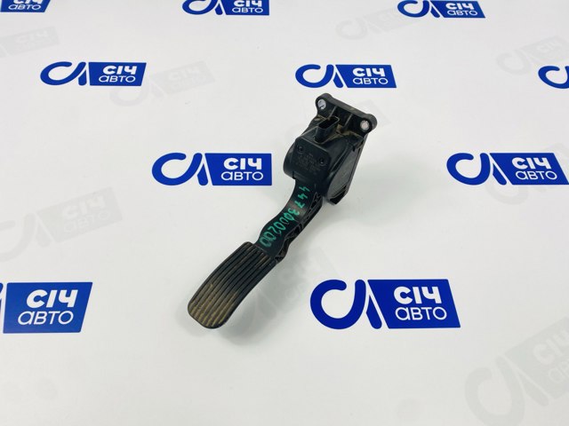 Підаль газу A4473000200 MERCEDES