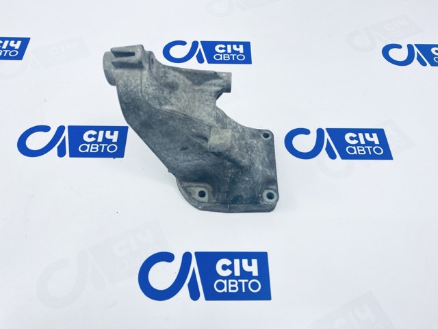 Кронштейн подушки (опори) двигуна, лівої A6112230704 MERCEDES