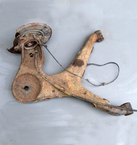 Цапфа поворотного кулака A6393503005 MERCEDES