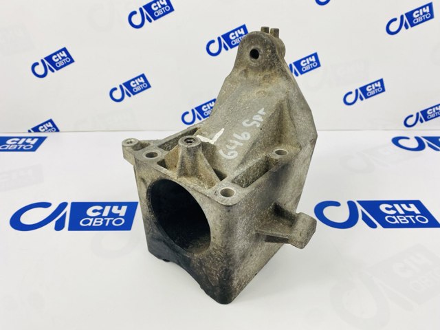 Кронштейн подушки (опори) двигуна, лівої A6462230404 MERCEDES