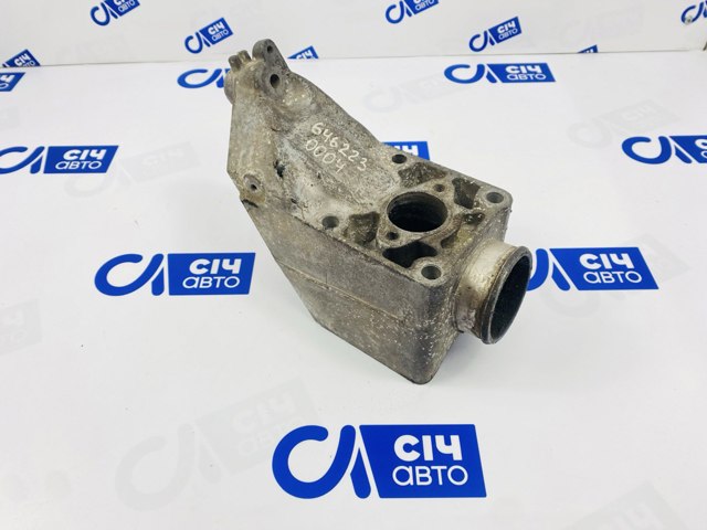 Кронштейн подушки (опори) двигуна, правої A6462230804 MERCEDES