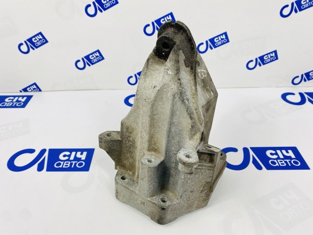 Кронштейн подушки (опори) двигуна, лівої A6512231704 MERCEDES