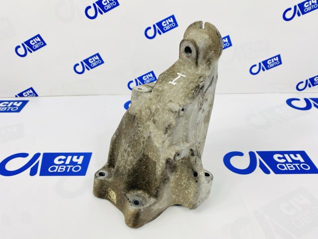 Кронштейн подушки (опори) двигуна, правої A6512231804 MERCEDES