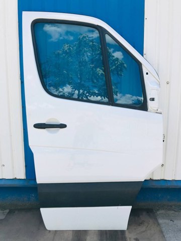 Дверка передня права A9067200105 MERCEDES
