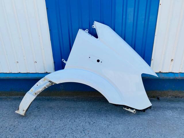 Переднє праве крило A9068810201 MERCEDES