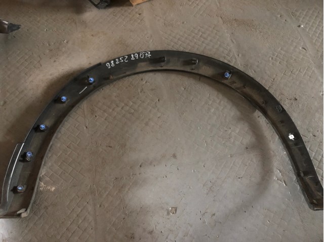 Молдинг арки колеса заднього, правий 9825289077 PEUGEOT