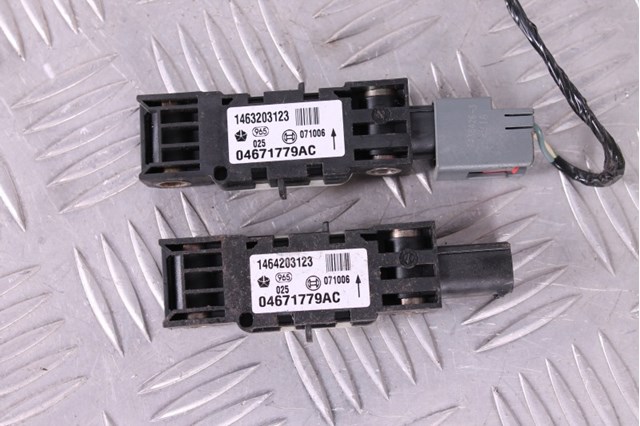 Датчик Ейрбег передній 04671779AC CHRYSLER