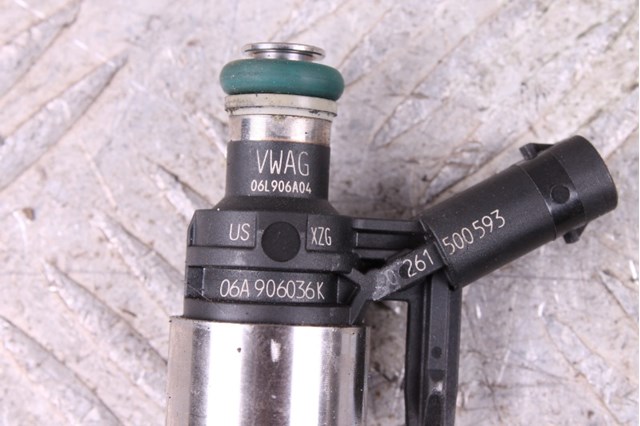 Форсунка вприску палива 06A906036K VAG