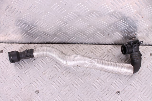 Водяний патрубок 06J121132G VAG