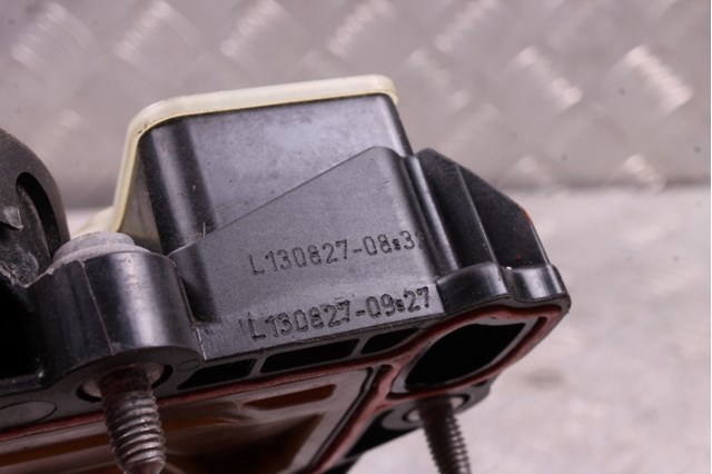 Масловіддільник / сепаратор системи вентиляції картера 06K103495Q VAG